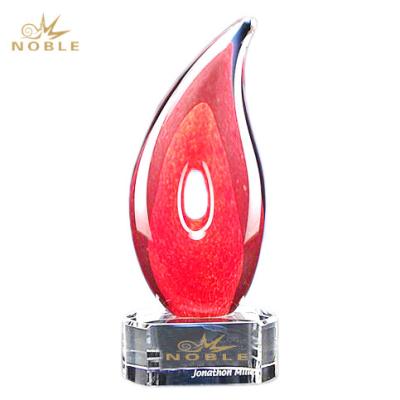 China Wholesale Europe Custom Engraved Red Color Glass Hand Blown Waterdrop Trophy Awards for sale