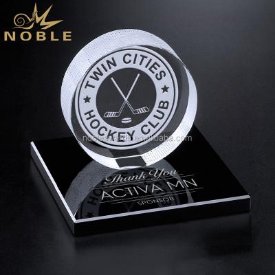 China Custom Europe Crystal Hockey Puck Trophies And Awards On Black Glass Base for sale