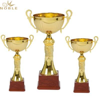 China 2020 Europe Noble Hot Sale Crystal Gold Business Trophy Cup Award For Sports for sale