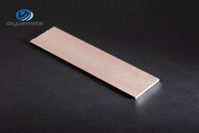 Chine L'équilibre gigaoctet antirouille de plancher de la porte 6063 extérieure a approuvé la barre plate 4mm Rose Gold à vendre