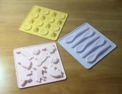 China Reusable Kitchen Utensils Silicone Silicone Ice Cube Trays Shapes for sale