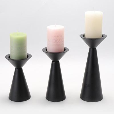 China Modern Black Tall Candle Holder 2021 Mattel Black Centerpieces Iron Pillar Candle Holder Set for sale