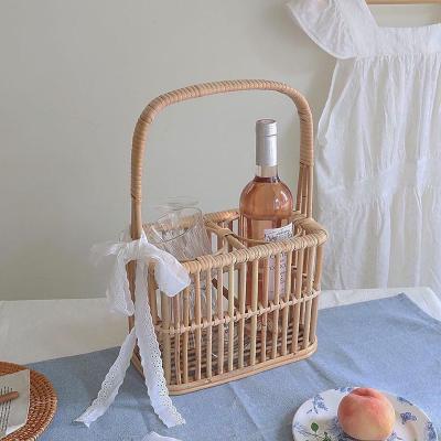 China Sustainable 2/4 Premium Rattan Woven Wine Rack Portable Slot Picnic Wine Basket Outdoor for sale