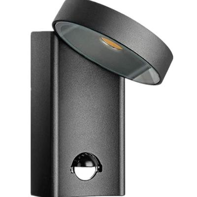 China Modern Adjustable Practical IP54 Integrated 10W LED Outdoor Wall Light With Sensor for sale