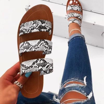 China Hot Selling Wish Slippers Feminine Ladies Anti-slippery Shoes Large Size Flat Snake Pattern Sandals Sandals Wholesale for sale