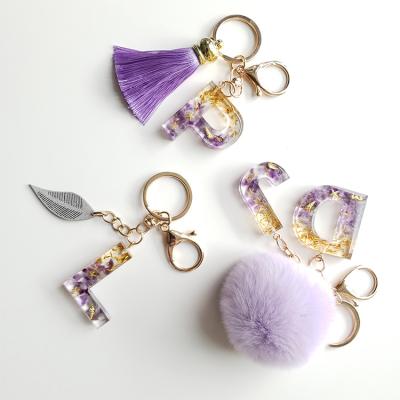 China Christmas gift set Wholesale Custom Fashion Initial Resin Letter Pom Pom Puff Ball Keychain Accessories for Women and Girls à venda