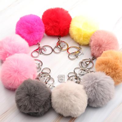 中国 Hot Sale Fluffy Faux Rabbit Fur Pompom Pompom Key Chain, Fur Balls Pompom Key Chain With Synthetic Diamonds Letter Key Ring 販売のため