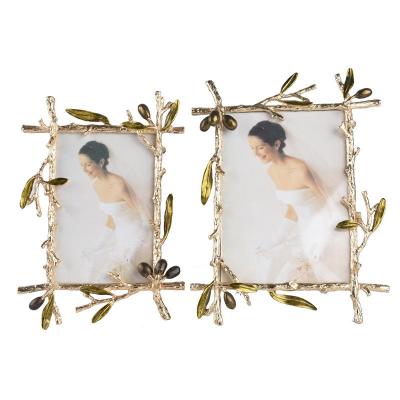 China Wholesale Custom High Quality Luxury Metal Square Decorative Picture Stand Photo Frame For Pictures for sale