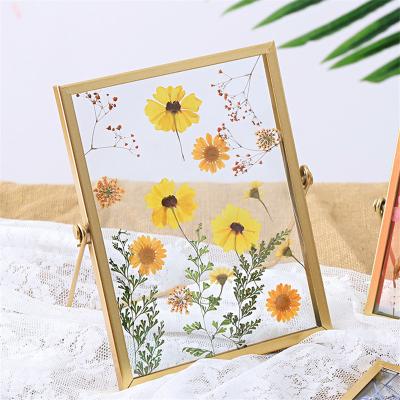 China Wholesale Custom High Quality Luxury Metal Square Decorative Picture Stand Photo Frame Te koop