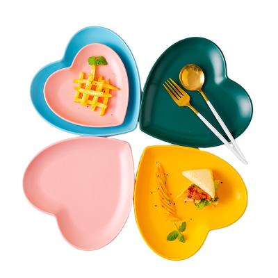 China Viable Custom Restaurant Heart Shape Ceramic Dish Cute Dinner Tableware Dishes Plates Set for sale