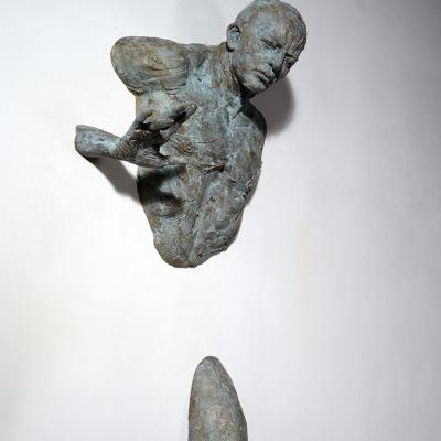 China China Hot Sale Bronze Matteo Pugliese Statue Wall Man Sculpture For Sale for sale