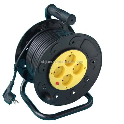 China Home Appliance CE Rohs Approval PP Housing Four Outlet Thermal Protection Retractable Cable Reel for sale