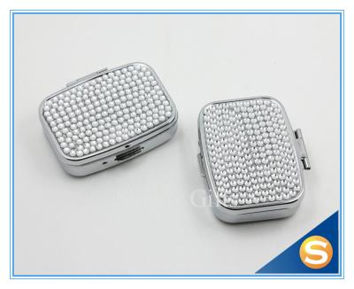 China Shinny Gifts Silver Plating Diamond Design Metal Pill Box Traveling Pill Box for Promotional Gifts for sale