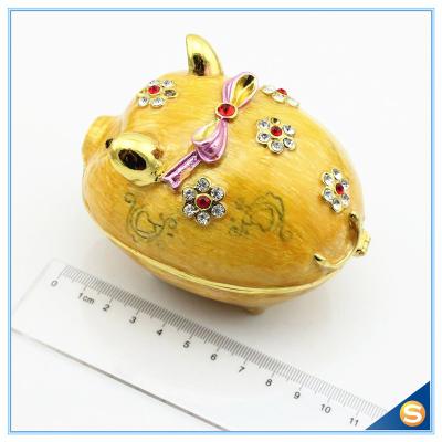 China Lovely Crystal pig Shape Trinket box animal metal Trinket box with Flower Shape diamond for decoration SCJ241-1 for sale