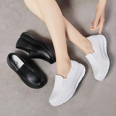 China 2021 Hot Selling Women's Work Shoes PU Nurse Shoes Comfortable Soft Light Weight White Black Women's Work Shoes for sale