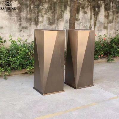 China Large and Small Flower Vase Durable Stainless Steel Flower Arrangement Flower Vase for Indoor or Outdoor for sale