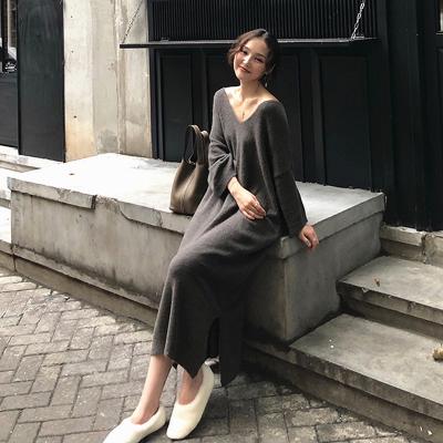 China Fall Anti-Static Loose Casual Three Quarter Sleeves Solid Color Oversized Women Deep V-Neck Long Skirt Bottom Shirt Slit Knit Dress for sale