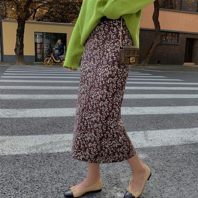 China Anti-static clothing vendors spring and autumn vintage oversized straight skirt high waist bag hip elegant women knitted floral long skirt for sale