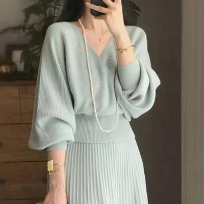 China Anti-pilling Fashion Vendors Winter Pleated Skirt Winter Loose Ribbed Batwing V-Neck Women Knitted Two-piece Set Suit for sale