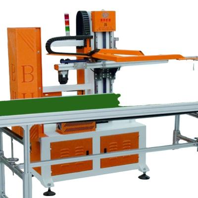 China Reliable Food Quality Easy To Use Standard Robot Arm With Flexible Plate Conveyor Belt Sucker &3 Meter for sale