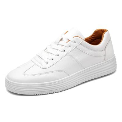 China Fashion Trend Men's Unique Classic Casual Soft Leather Walking Sneakers for sale