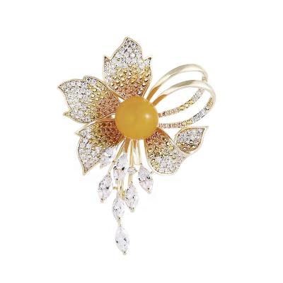 China New environmental protection brooch flower zircon elegant wedding pin high quality copper luxury clothing pin and birthday gifts for sale