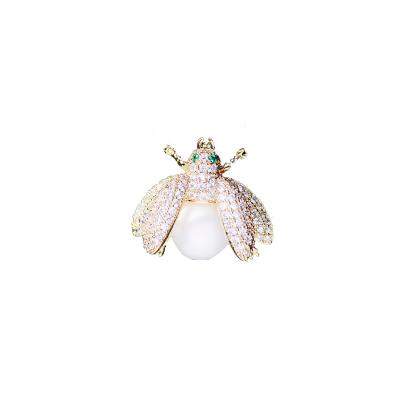 China Han Edition Fashion Shirt Accessories Designer Cute Zircon Pearl Head Pins Real Gold Bug Bumble Bee Brooch for sale