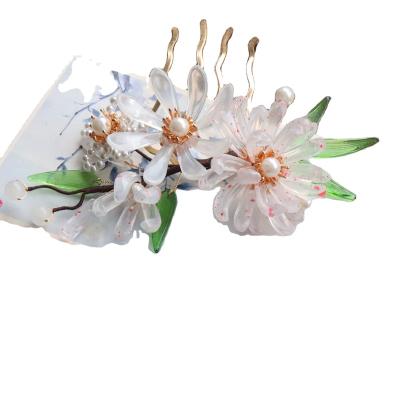 China Chinese Low Price Guaranteed Quality Lucite Handmade Petunia Bridal Headpiece Flower for sale