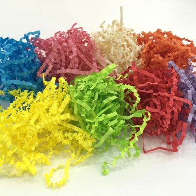 China Handmade factory wholesale fold cut shredded paper for gift box fillers for sale