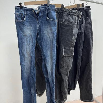 China Wholesale men's jeans pants fashion used clothing second hand clothes bales of british jeans for men used clothes for sale