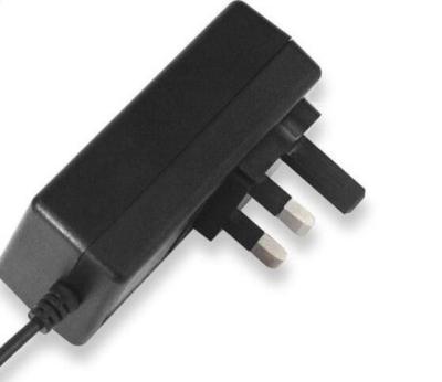 China BRITISCHER Steckercomputer 5V Wechselstrom zum DC-Konverter-Stromversorgungs-Adapter 24 Volt-Schwarzes zu verkaufen