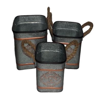 China Eco - Friendly Antique Distressed Galvanized Zinc Garden Planters for sale