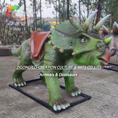 China Interaktive Fiberglass Triceratops Ride-On: Kindfreundliche Dinosaurierskulptur für Themenparks und Ausstellungen zu verkaufen