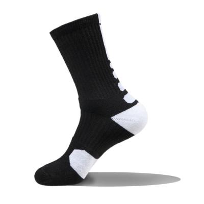 China Athletic Grip Men's Breathable Crew Socks Basketball Sports Outdoor Running Sweat-absorbing Socks for sale