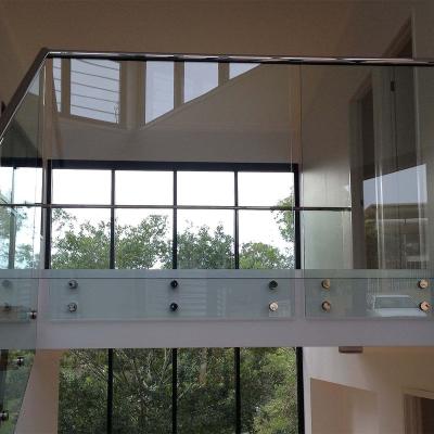 China Traditional Balcony Accessories Glass Wall Stainless Steel Standoff Bracket For Glass à venda