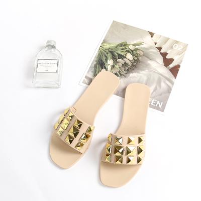 China CUSHIONING hot sale rivet design fashion flat bottom ladies freeze outdoor sandals ladies to freeze slippers for sale