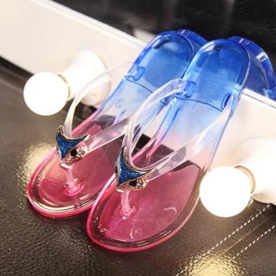 China CUSHIONING new fashion flat bottom clippers crystal fox head gradient crystal flip flops beach slippers flip flops for women for sale