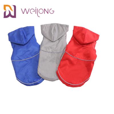 China Las broches calientes que abren el impermeable del perro con las piernas impermeabilizan los trajes reflexivos de la lluvia del perro en venta