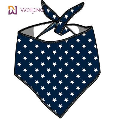 Chine Les étoiles durables de la meilleure qualité de tissu de forme de Bandana convenable réglable unique d'animal familier barre des bandanas de chien de concepteur à vendre