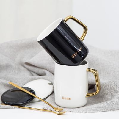 China 14oz Tall Stocked Black White Ceramic Coffee Mug with Gold Handle and Lid for Home Office Meeting Tea Mug for sale