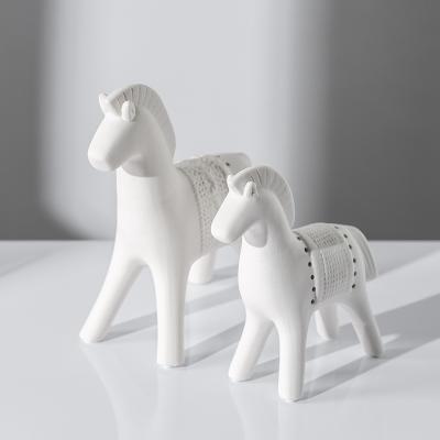 China Wholesale Modern Minimalist White Horse Handmade Ceramic Animal Desktop Art The Gift Decoration Room Crafts Home Office Ornaments for sale