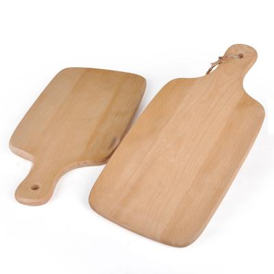 China Sustainable Wholesale Concise Style Hand Wash Cut Beech Wood Serving Board With Handle for sale