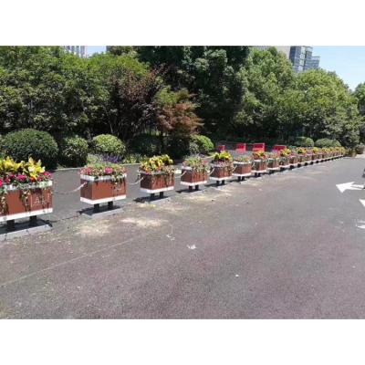 China New classic/postmodern thickened pp resin balcony riding flowerpot meat basin railing saddle basin railing greening planting flower box for sale