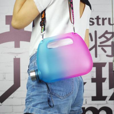 China Viable Gradient Portable Bag Shaped Water Bottle With Shoulder Strap Tritan BPA Free Plastic Sports Water Bottle 1.5L for sale