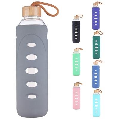 China 2021 Sports Sustainable Borosilicate Glass Water Bottle With Protective Sleeve And Unique Bamboo Silicone Lid 500ML for sale