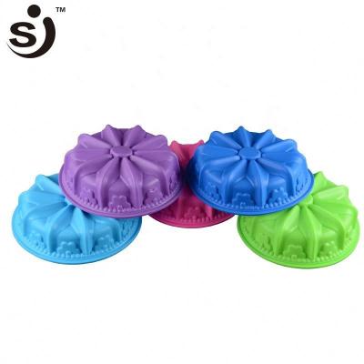 China Disposable Nonstick Sun Flower Form Large Size Oven Use Silicone Cake Baking Pans for sale