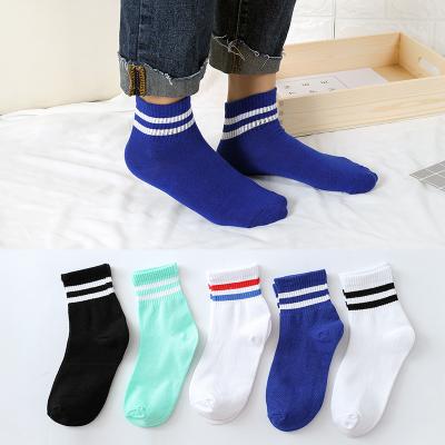 China QUICK DRY Men's Athletic Basketball Tennis Striped Socks Sport Cotton Socks Comfortable Women Crew Socks for sale