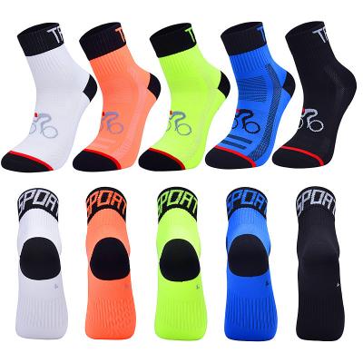 China Disposable Professional Outdoor Cycling Knocks Out Breathable Terry Sport Quarter Athletic Bicycle Socks for sale