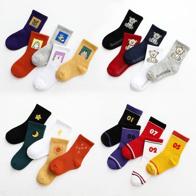 China Digital QUICK DRY Custom Cute Animals Pattern Sporty Tube Kid Socks Girl Baby Socks White Kids Socks for sale