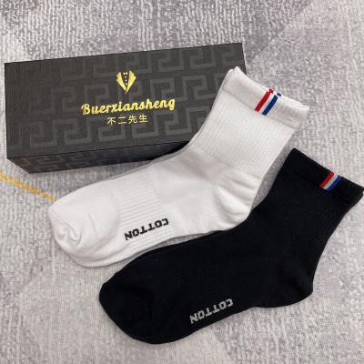 China 2021New Sporty Seasons Korean Couples Mid-tube Sports Socks Fashion Deodorant Cotton Shorts Socks for sale